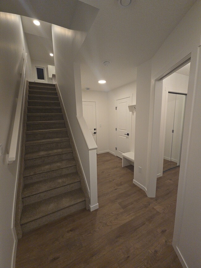 Building Photo - 1112 Aster Blvd