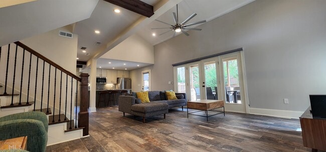 Building Photo - 100 Timber Walk