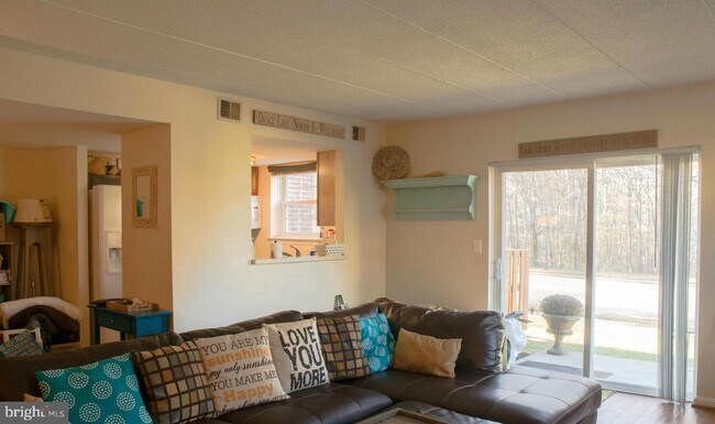 Building Photo - 1400 Greendale Ct