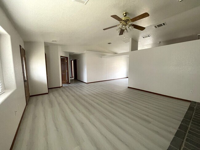 Building Photo - Charming Corner Home Located in North Cal ...