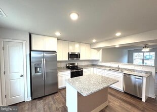 Building Photo - 148 Olga Dr