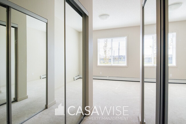 Photo du bâtiment - 1144-1144 Adamson Dr SW