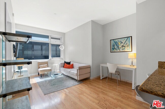 Foto del edificio - 630 W 6th St