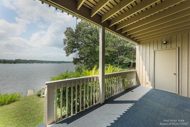 Foto del edificio - 893 Cliffs Dr