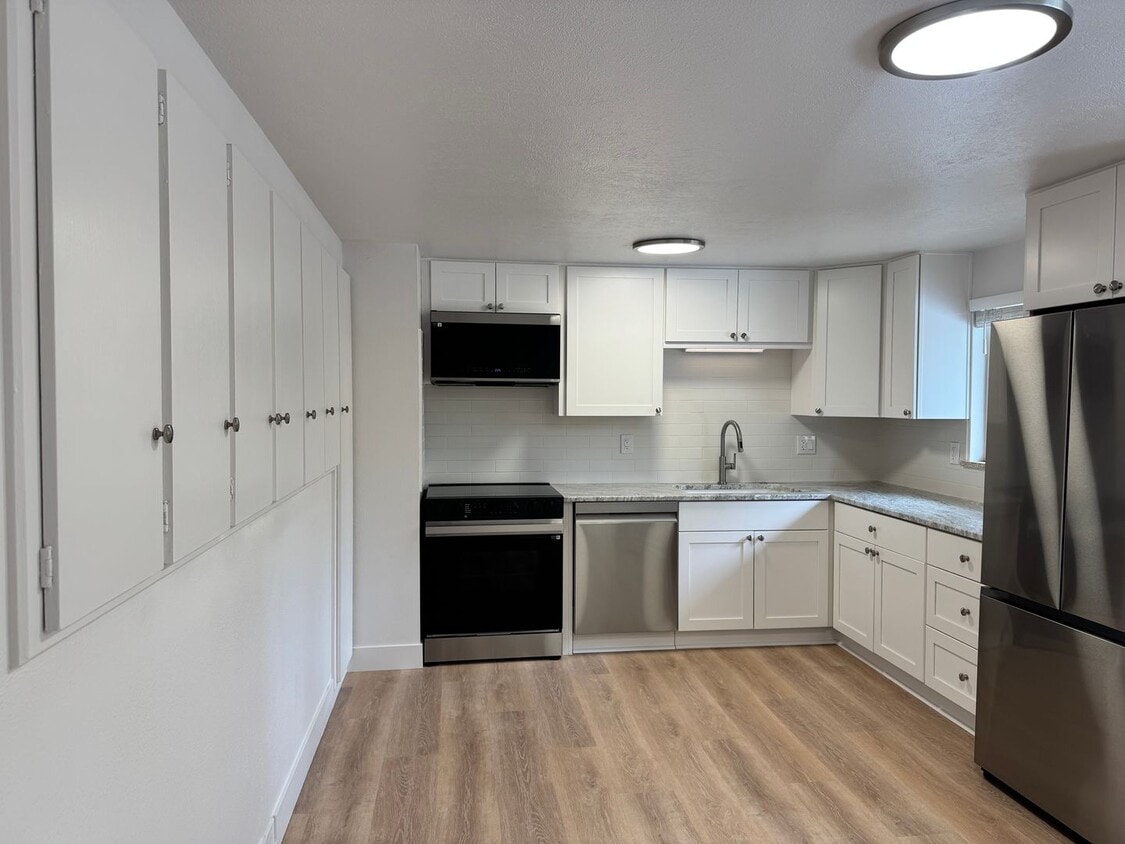 NEWLY REMODELED 3 Bed 2 Bath Home of Linden in Boulder-Available NOW! - AMAZING 3 Bed 2 Bath Home of Linden in Boulder