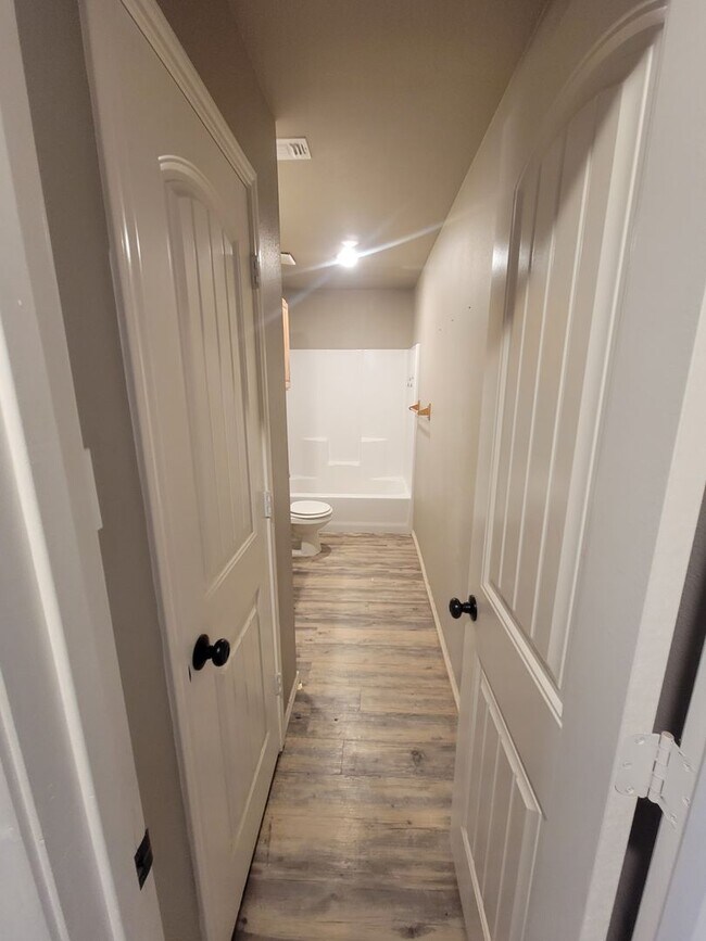 Building Photo - Newer section 8 approved