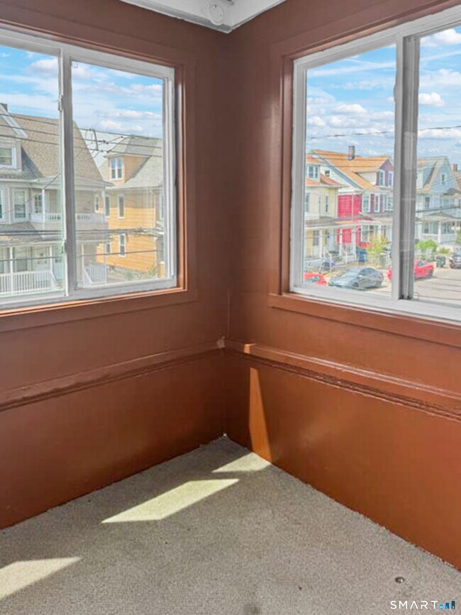 Foto del edificio - 532 Carroll Ave