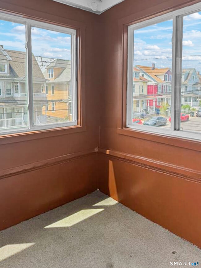 Building Photo - 532 Carroll Ave