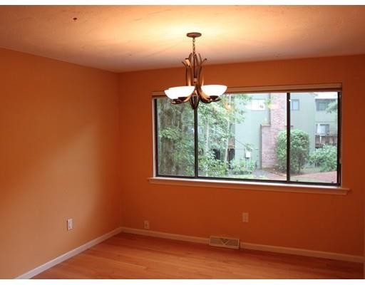 Building Photo - 35 Treetop Park