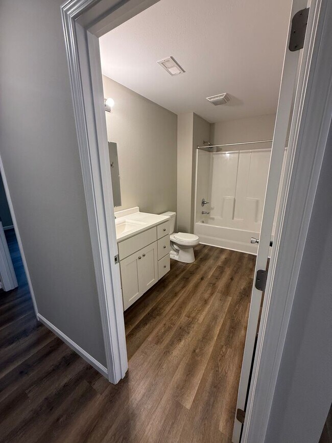Building Photo - 2 Bedroom 1 Bathroom Apartment in Jackson, MO