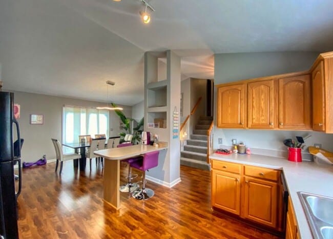 Building Photo - Spacious Elkhorn Three Bedroom!