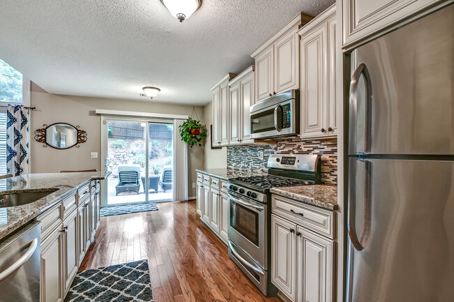 Building Photo - 6165 Pattingham Dr