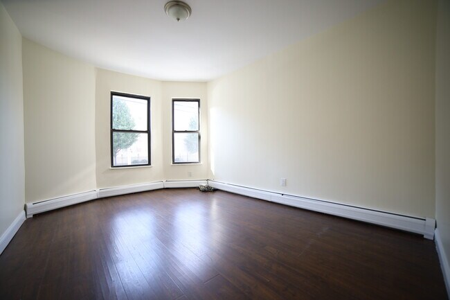 Foto del edificio - 852 W Side Ave
