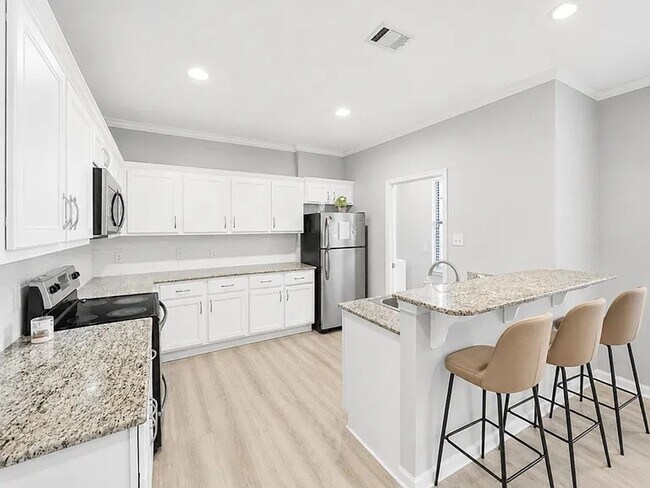 Foto del edificio - Texas A&M Living at Its Best – Newly Remodeled 4BR/4BA in The Barracks