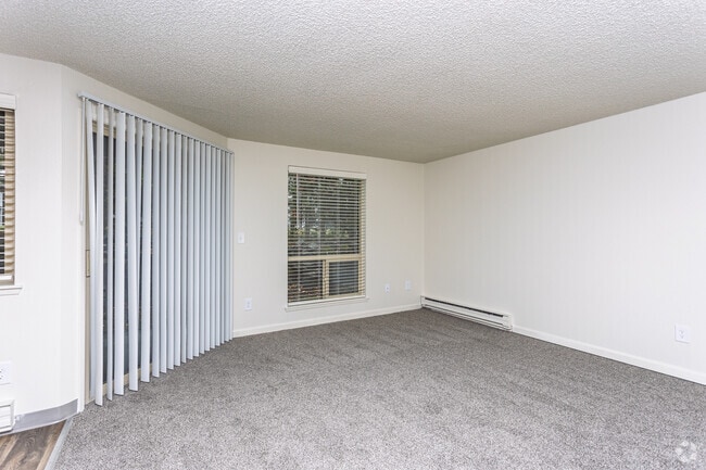 1BR, 1BA - 650SF - Living Room - Meridian West Apartments