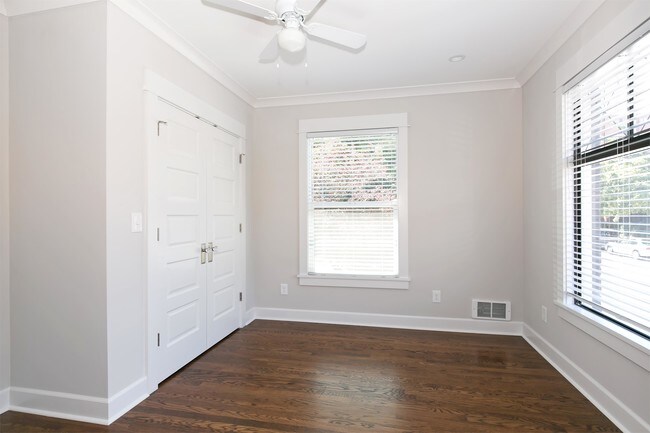 Building Photo - 502 Bellevue Ave E