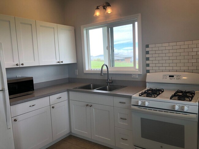 Foto del edificio - Gorgeous Ocean View Home. Unfurnished 1 Bed, 2 Ba, w/ 2-Car Garage on 1.145 acres