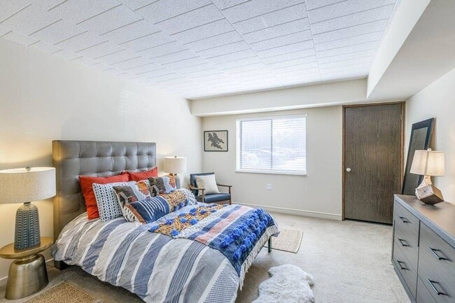 Building Photo - Bryn Mawr