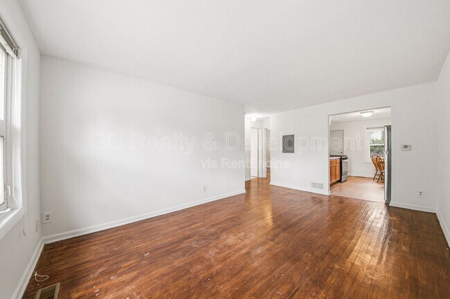 Building Photo - 913-913 3rd St