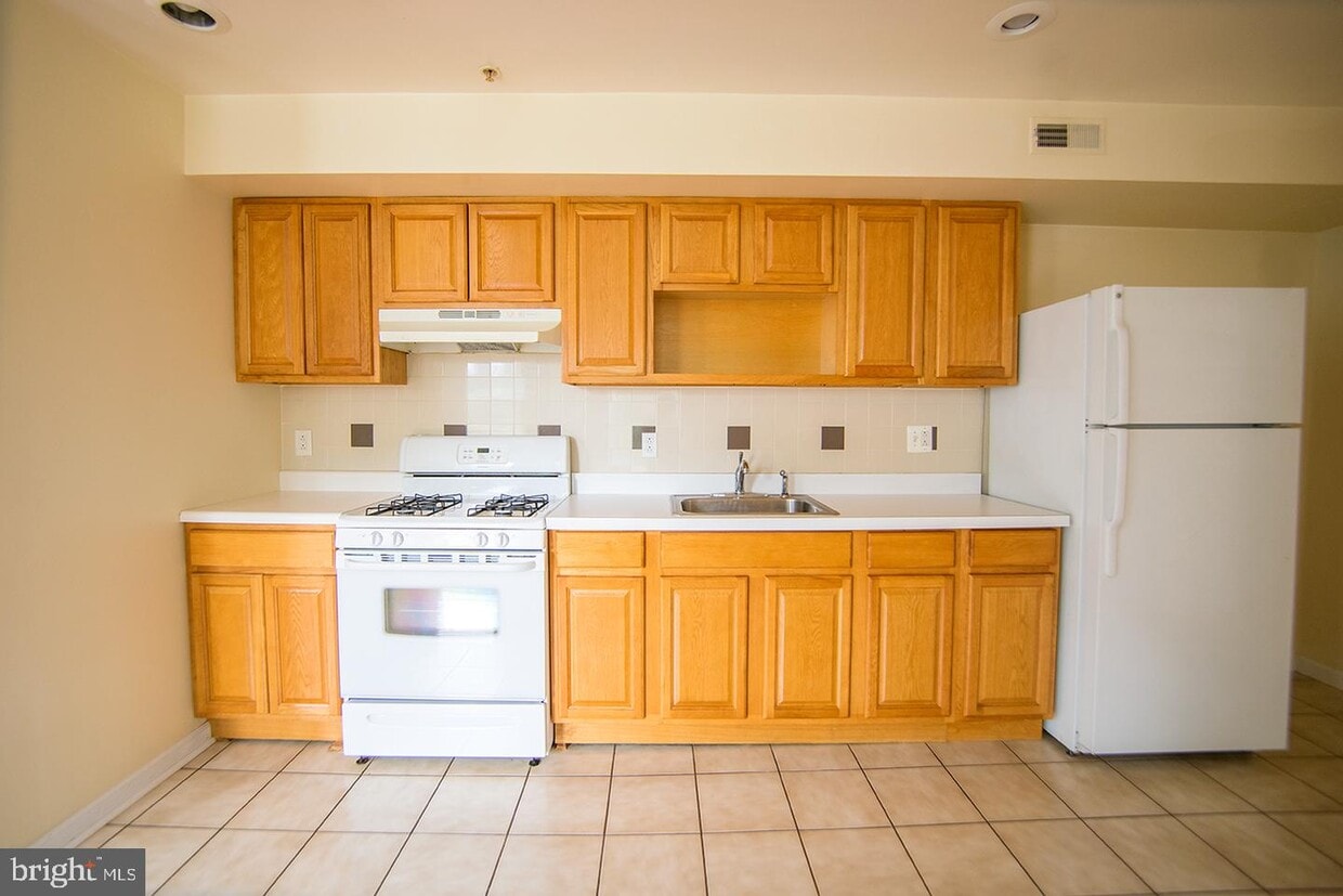 Primary Photo - 730 S 19th St