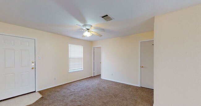 Foto del edificio - AVAILABLE NOW! - FULLY FURNISHED