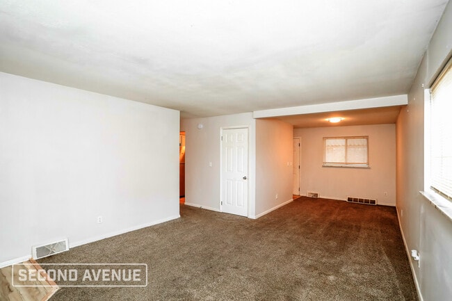 Building Photo - 4656 Linda Dr