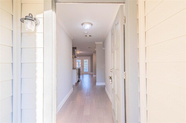 Building Photo - 2847 Canary Ln