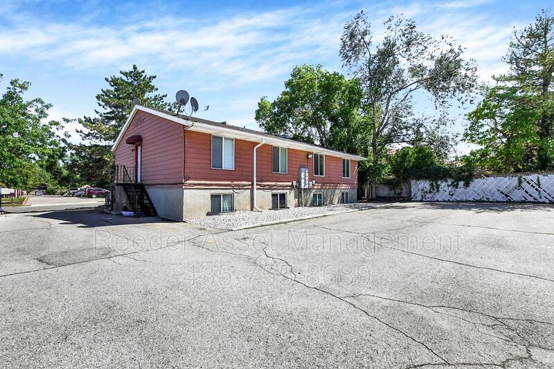 Primary Photo - 4114 Bluejay St