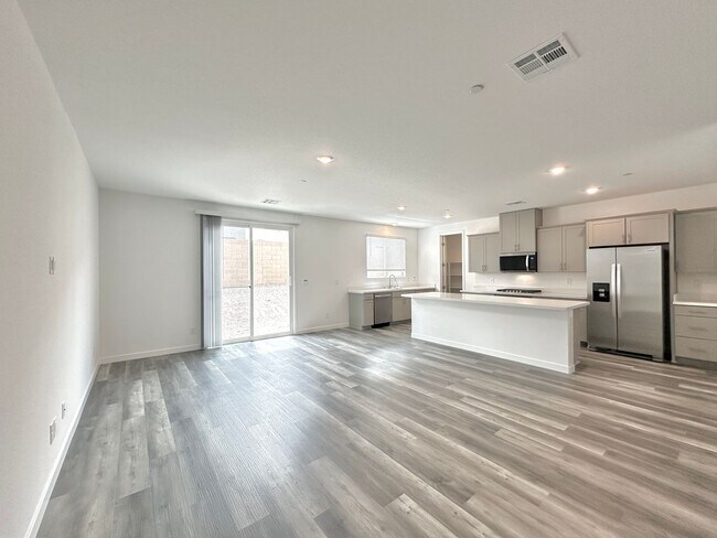 Foto del edificio - 563 Mountain Robin Ave