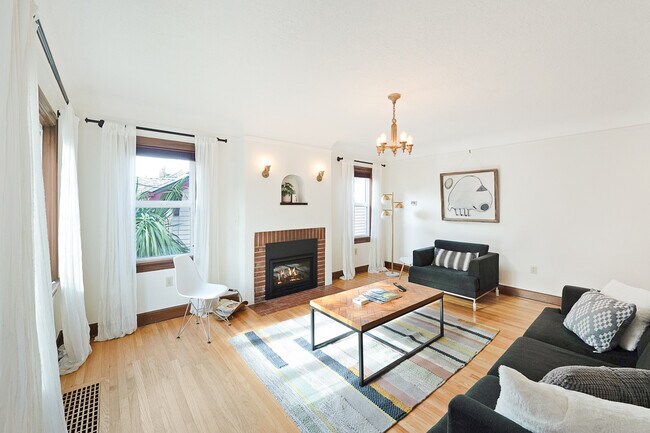 Foto del edificio - 2323 SE Pine St