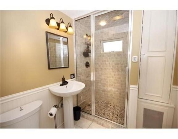 Building Photo - 596 E 2nd St