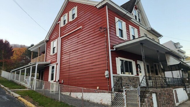 Foto del edificio - 3 bedroom 1 bathroom