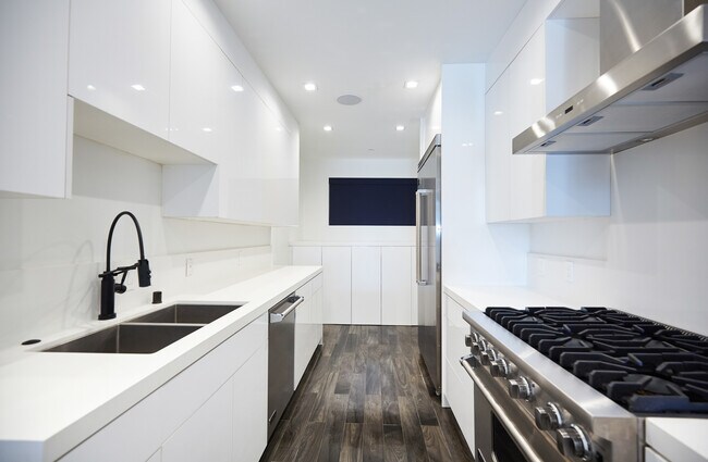 Foto del edificio - 311 Ocean Ave Ext