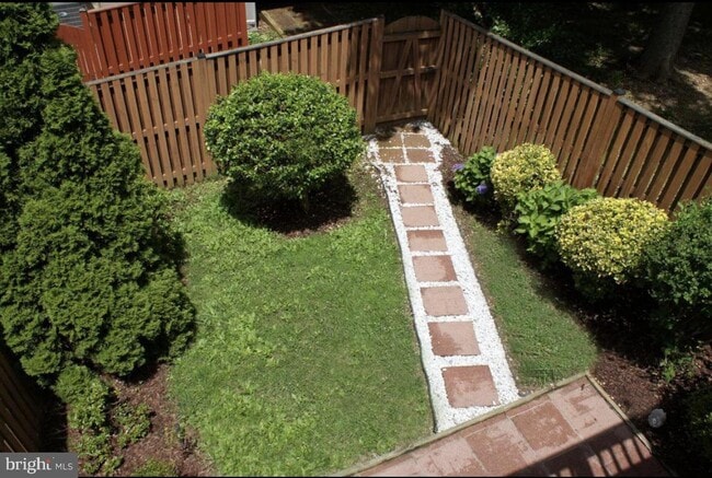 Building Photo - 642 Howards Loop