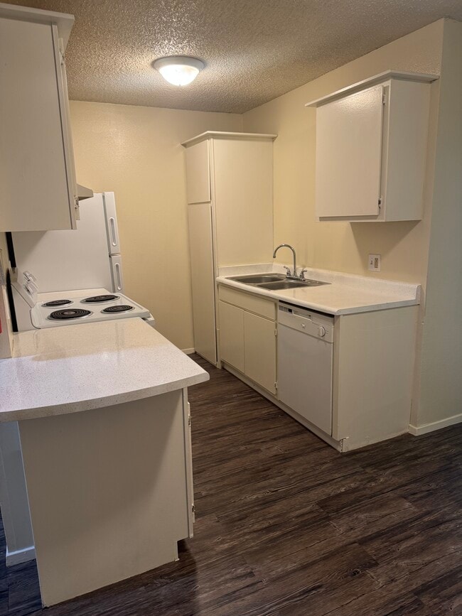 Building Photo - Windmill Park Apartment Homes