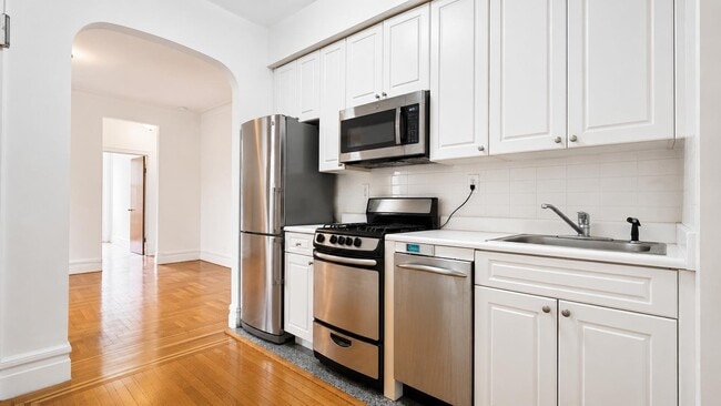 Building Photo - 652 W 163rd St