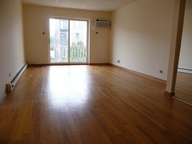 Foto del edificio - 7929 W Grand Ave