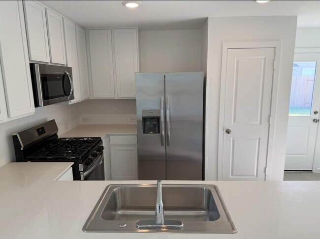 Foto del edificio - 12507 Mountain Daisy Rd