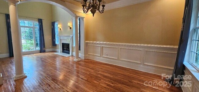 Building Photo - 6926 Linkside Ct