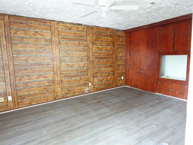 Foto del edificio - 8022 Woodlyn Rd