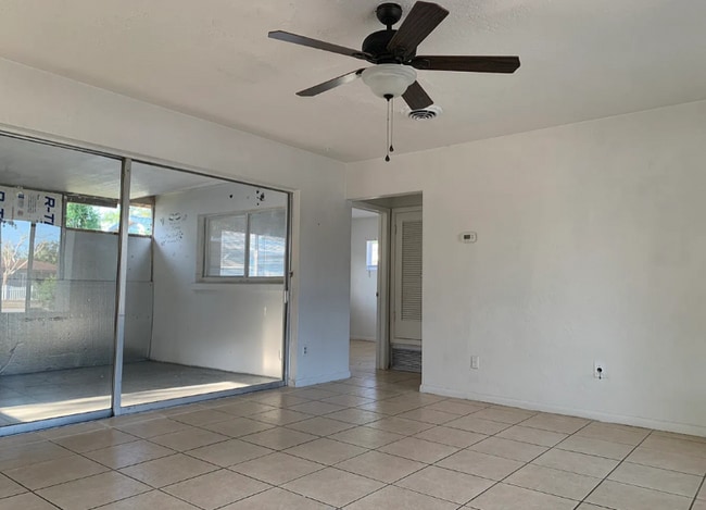 Building Photo - 2127 Bougainvillea St