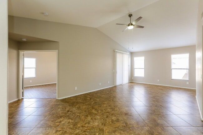 Building Photo - 1058 S Sierra St