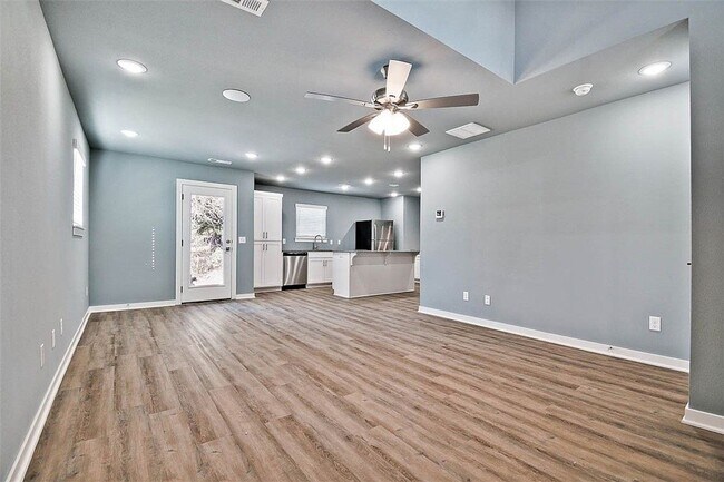 Foto del edificio - Beautiful 2 Bed, 3 Bath Home Just Off Weddington!