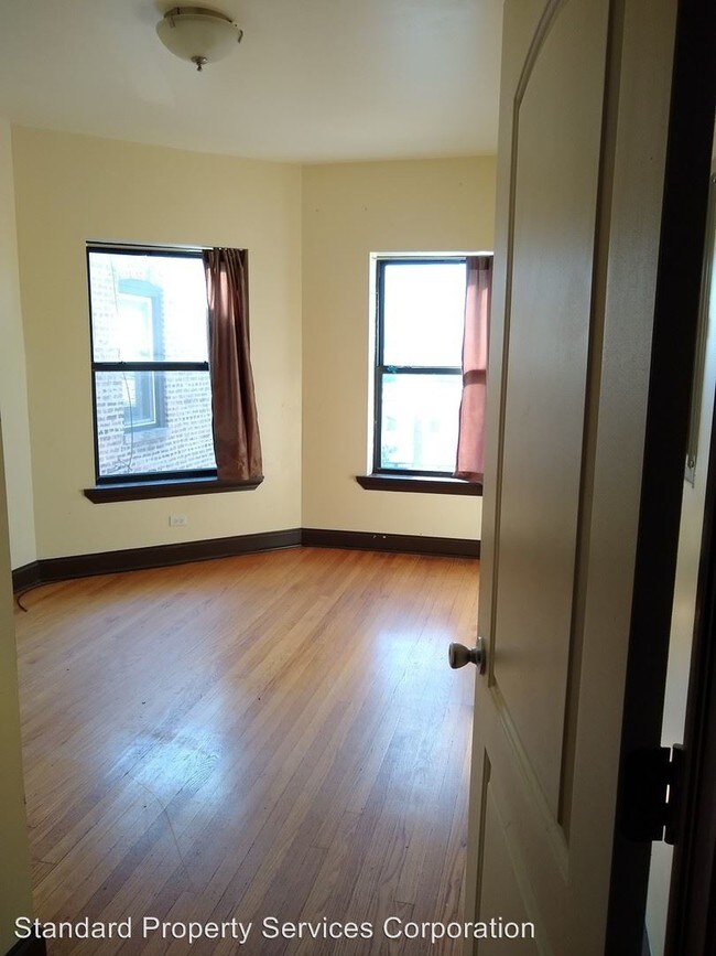 Building Photo - 2 br, 1 bath House - 2131 W Howard St. Unit 3