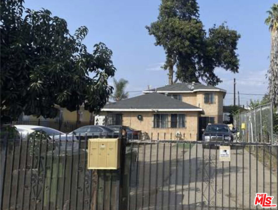 1365 E 59th St, Los Angeles, CA 90001 Room for Rent in Los Angeles