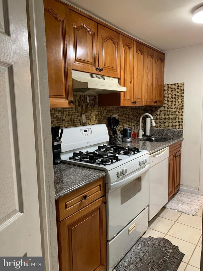 Foto del edificio - 8503 Chestnut Oak Rd