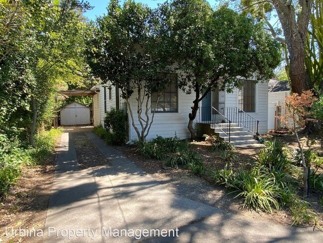 Building Photo - 2 br, 1.5 bath House - 1512 Fair Oaks Court