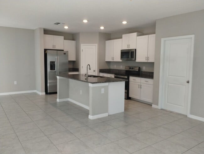 Building Photo - 4-bedroom, 3-bath home offering 1,881 square feet of comfortable living.
