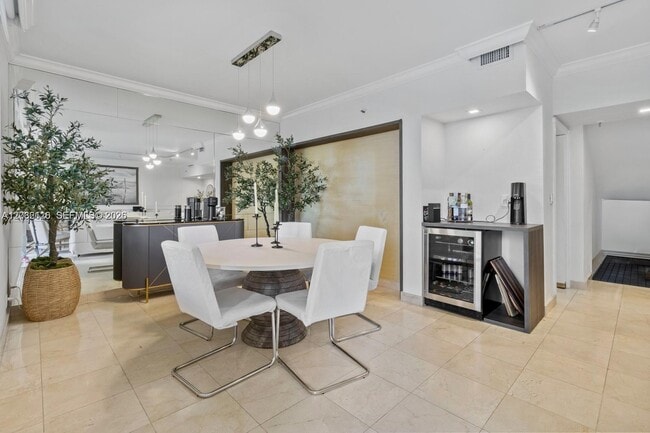 Building Photo - 520 Brickell Key Dr
