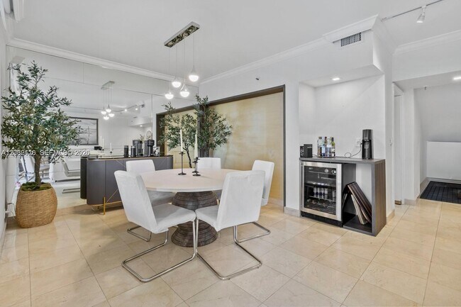 Foto del edificio - 520 Brickell Key Dr